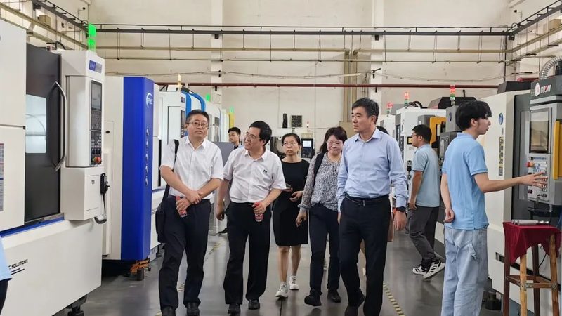 南京机器人集成生产厂家：揭秘集成机器人报价背后的因素